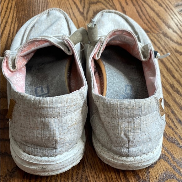 Lightweight tan women’s Hey Dude Wendy chambray slip on shoes, size 8. Great con - Picture 5 of 16